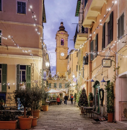 LIGHTS AND COLORS OF WINTER